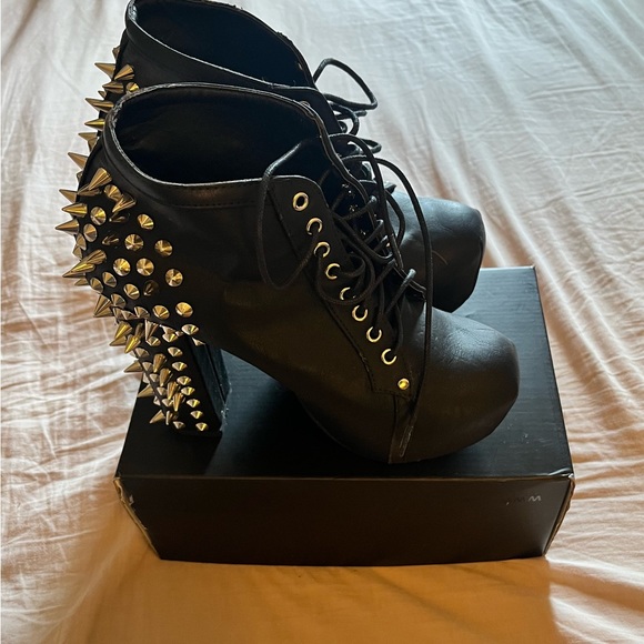 Spiked high heel boots - Picture 3 of 5